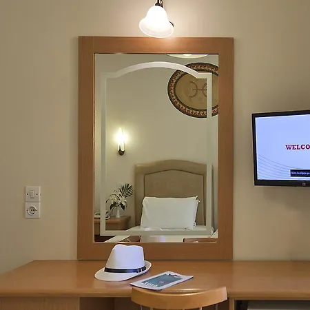 埃皮达维利亚酒店 3* 托隆