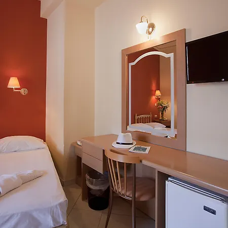 埃皮达维利亚酒店 托隆