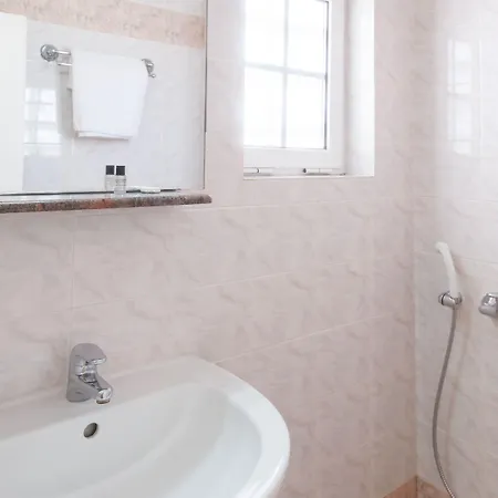 エピダヴリア 3* トロン