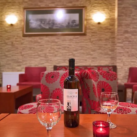 エピダヴリア ホテル トロン